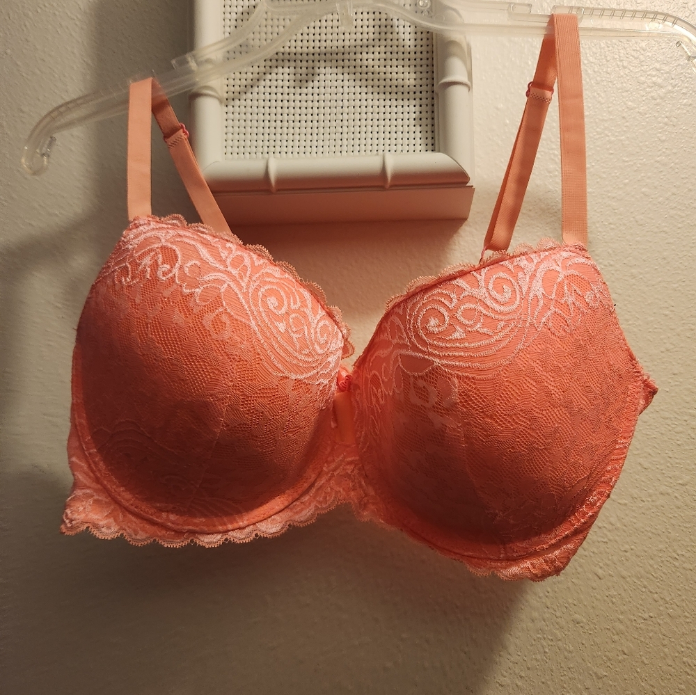 42D XOXO peach bra, never been worn